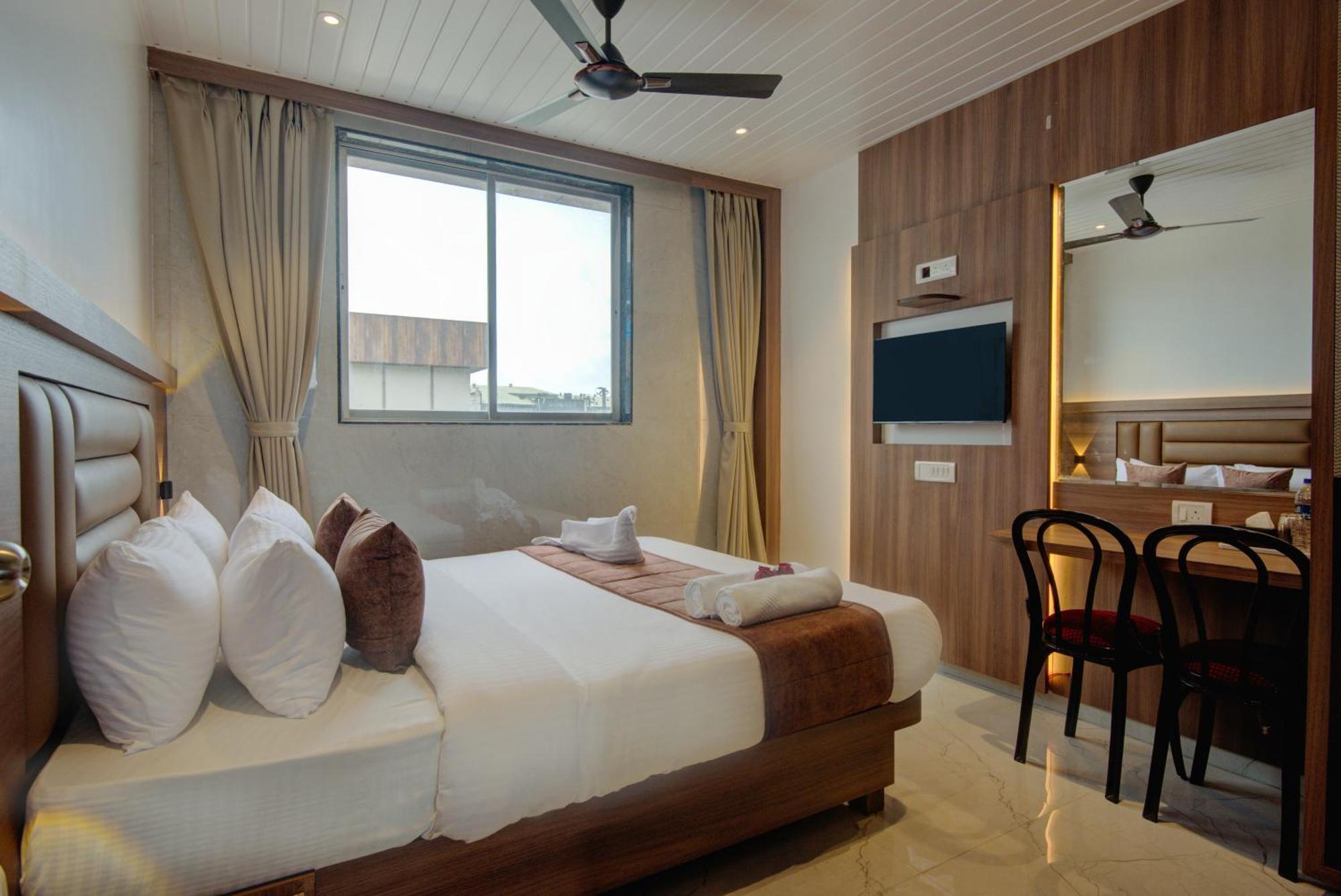 Hotel Galaxy Inn Navi Mumbai Extérieur photo